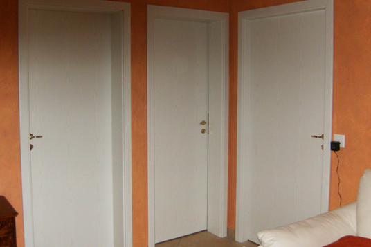 Cloison et portes avec encadrements